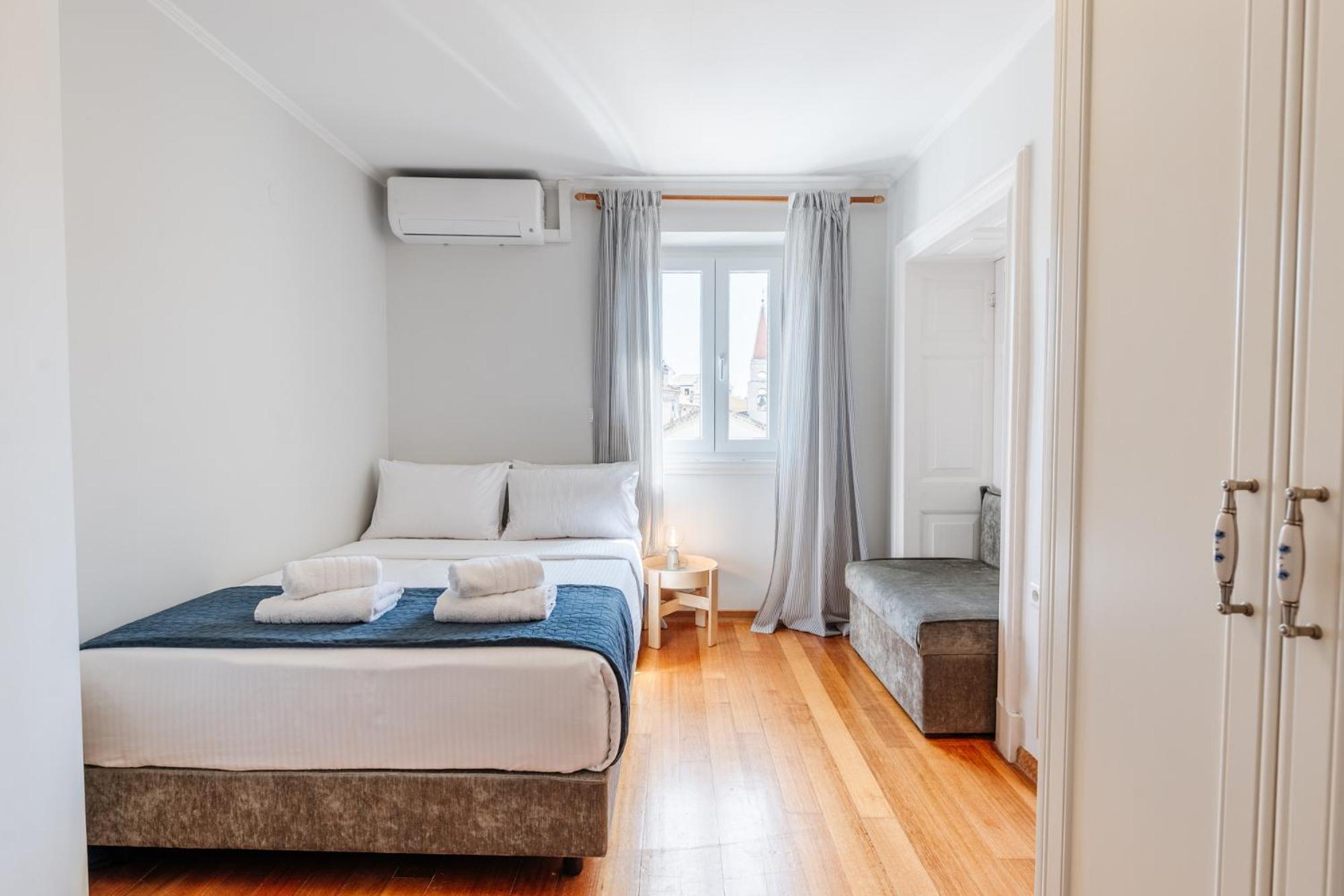 "San Giacomo Square Apt." In The Heart Of Old Town Corfu  Екстер'єр фото